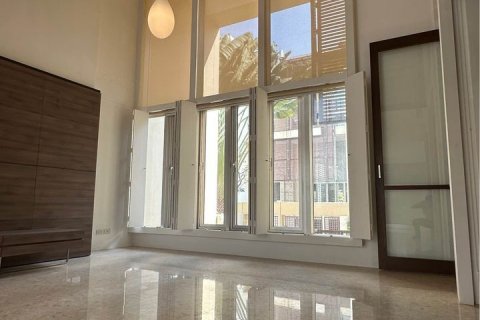 Adosado de 3 dormitorios en Bangkok, Tailandia № 80494 - foto 2
