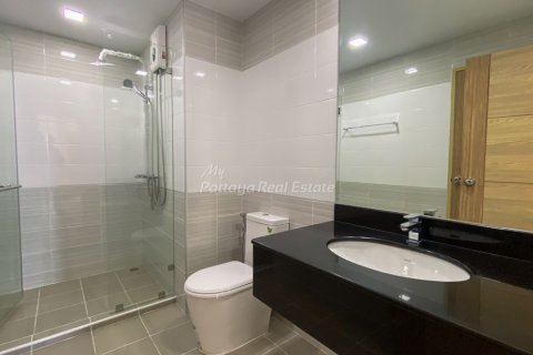 Condominio de 2 dormitorios en Jomtien Beach, Pattaya, Tailandia № 132219 - foto 11