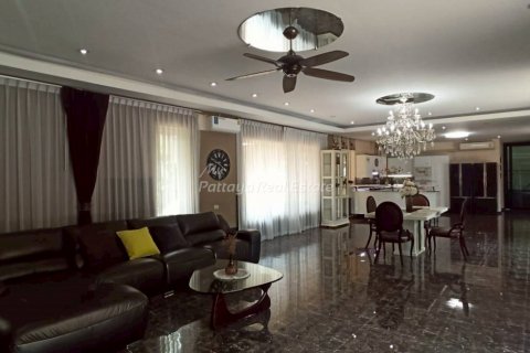 Casa de 3 dormitorios en Bang Lamung, Tailandia № 132220 - foto 7
