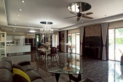 Casa de 3 dormitorios en Bang Lamung, Tailandia № 132220 - foto 6