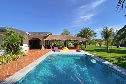 Casa de 5 dormitorios en Hua Hin, Tailandia № 125128 - foto 2