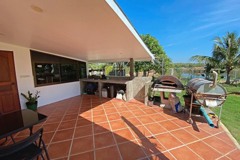 Casa de 5 dormitorios en Hua Hin, Tailandia № 125128 - foto 10