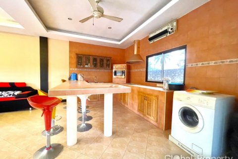 Casa de 4 dormitorios en Pattaya, Tailandia № 100795 - foto 5