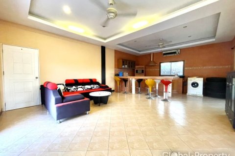 Casa de 4 dormitorios en Pattaya, Tailandia № 100795 - foto 6