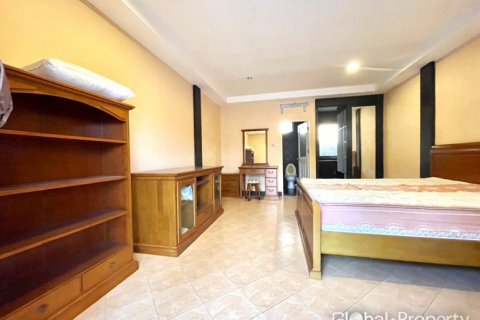 Casa de 4 dormitorios en Pattaya, Tailandia № 100795 - foto 7