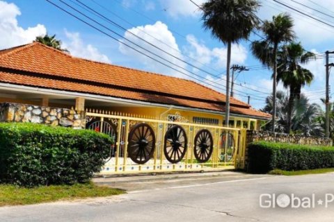 Casa de 4 dormitorios en Pattaya, Tailandia № 100795