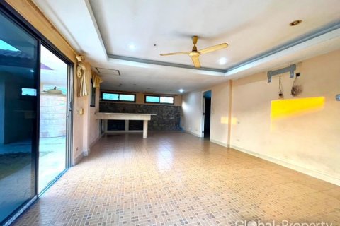 Casa de 4 dormitorios en Pattaya, Tailandia № 100795 - foto 13