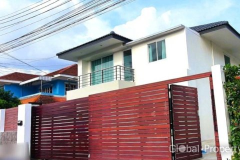 Casa de 6 dormitorios en Pattaya, Tailandia № 100789 - foto 20