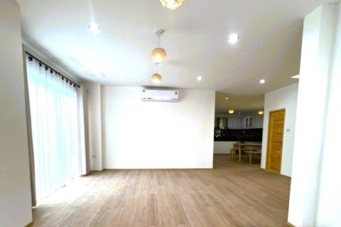 Casa de 6 dormitorios en Pattaya, Tailandia № 100789 - foto 15
