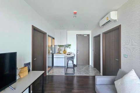 Condominio de 2 dormitorios en Phra Khanong, Bangkok, Tailandia № 82279 - foto 2