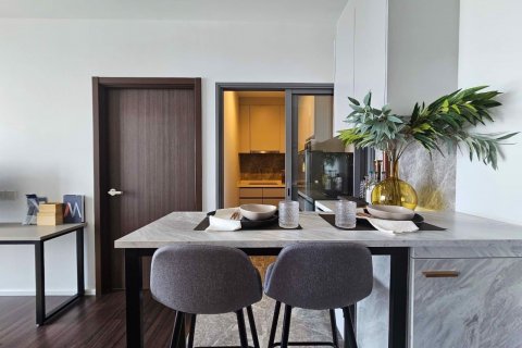 Condominio de 2 dormitorios en Phra Khanong, Bangkok, Tailandia № 82279 - foto 3