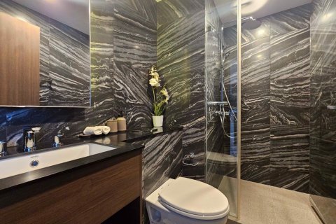 Condominio de 2 dormitorios en Phra Khanong, Bangkok, Tailandia № 82279 - foto 7