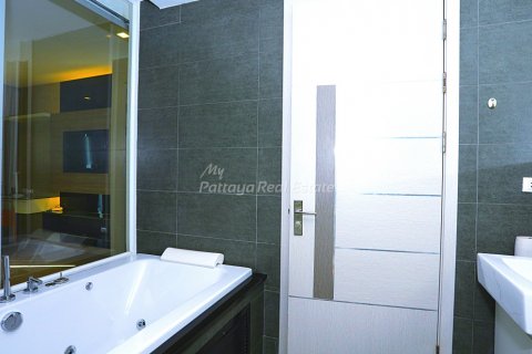 Condominio de 3 dormitorios en Bang Lamung, Tailandia № 132228 - foto 15
