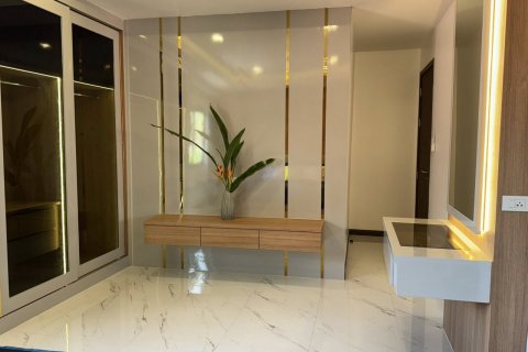 Casa de 6 dormitorios en Pattaya, Tailandia № 125063 - foto 15
