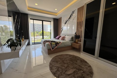 Casa de 6 dormitorios en Pattaya, Tailandia № 125063 - foto 12