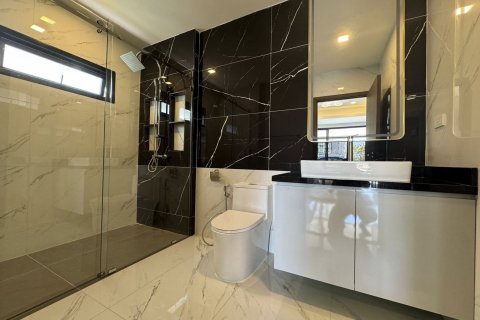 Casa de 6 dormitorios en Pattaya, Tailandia № 125063 - foto 7