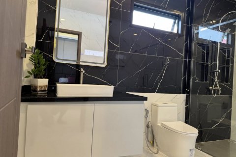 Casa de 6 dormitorios en Pattaya, Tailandia № 125063 - foto 19