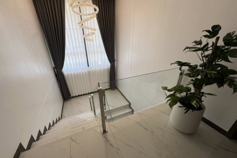 Casa de 6 dormitorios en Pattaya, Tailandia № 125063 - foto 14