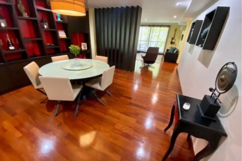 Condominio de 2 dormitorios en Watthana, Bangkok, Tailandia № 123713 - foto 11
