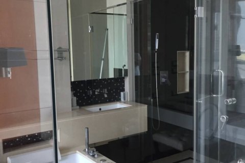 Condominio de 1 dormitorio en Khlong Toei, Bangkok, Tailandia № 119626 - foto 5