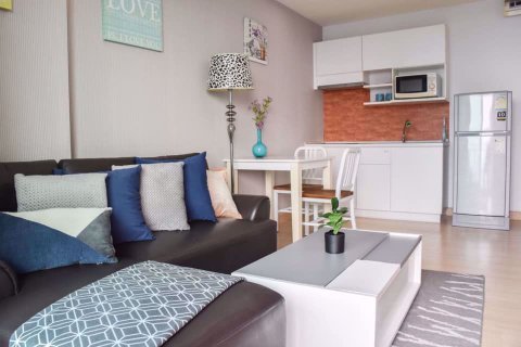 Condominio de 1 dormitorio en Huai Khwang, Bangkok, Tailandia № 76778 - foto 5
