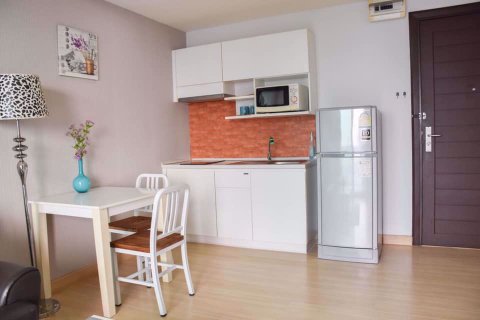 Condominio de 1 dormitorio en Huai Khwang, Bangkok, Tailandia № 76778 - foto 7
