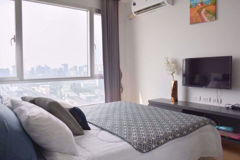 Condominio de 1 dormitorio en Huai Khwang, Bangkok, Tailandia № 76778 - foto 10