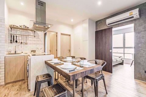 Condominio de 2 dormitorios en Ratchathewi, Bangkok, Tailandia № 76779 - foto 6