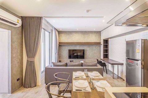 Condominio de 2 dormitorios en Ratchathewi, Bangkok, Tailandia № 76779 - foto 2