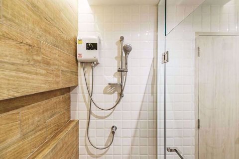 Condominio de 2 dormitorios en Ratchathewi, Bangkok, Tailandia № 76779 - foto 18