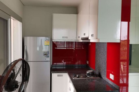 Condominio de 1 dormitorio en Khlong San, Bangkok, Tailandia № 76775 - foto 11