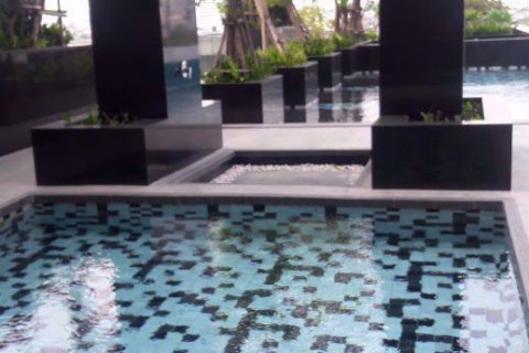 Condominio de 2 dormitorios en Ratchathewi, Bangkok, Tailandia № 76776 - foto 13