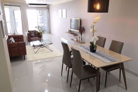 Condominio de 2 dormitorios en Khlong Toei, Bangkok, Tailandia № 76064 - foto 6