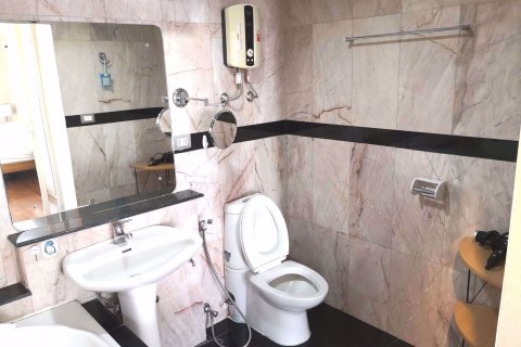 Condominio de 2 dormitorios en Khlong Toei, Bangkok, Tailandia № 76064 - foto 13