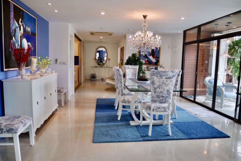 Eigentumswohnung in Watthana, Bangkok, Thailand, 3 Schlafzimmer № 76061 - Foto 6