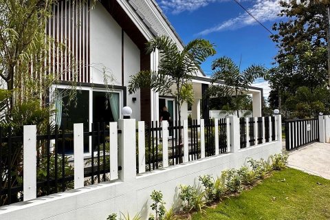 Chalet de 3 dormitorios en Pattaya, Tailandia № 123302 - foto 3