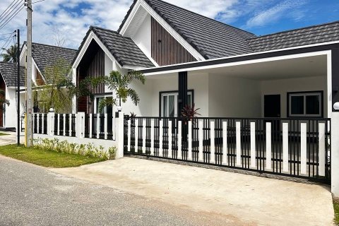 Chalet de 3 dormitorios en Pattaya, Tailandia № 123302 - foto 2