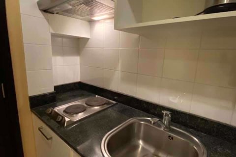 Condominio de 2 dormitorios en Huai Khwang, Bangkok, Tailandia № 76598 - foto 2