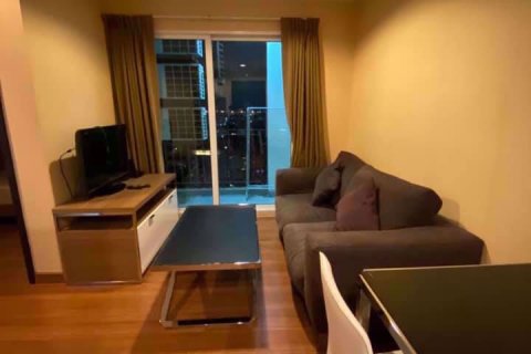 Condo à Huai Khwang, Bangkok, Thaïlande, 2 chambres  № 76598