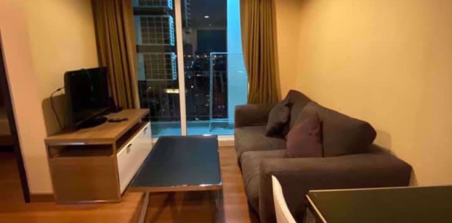 Condominio de 2 dormitorios en Huai Khwang, Bangkok, Tailandia № 76598