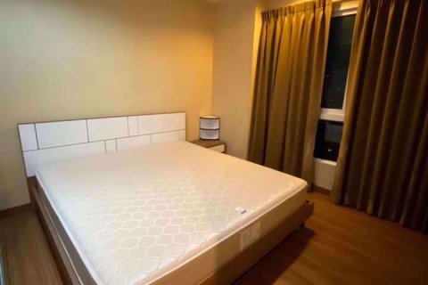 Condominio de 2 dormitorios en Huai Khwang, Bangkok, Tailandia № 76598 - foto 4