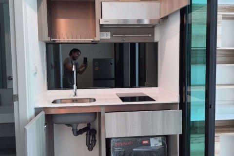 Condominio de 1 dormitorio en Bang Kapi, Bangkok, Tailandia № 76600 - foto 4