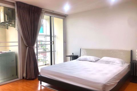 Condominio de 2 dormitorios en Watthana, Bangkok, Tailandia № 76596 - foto 4