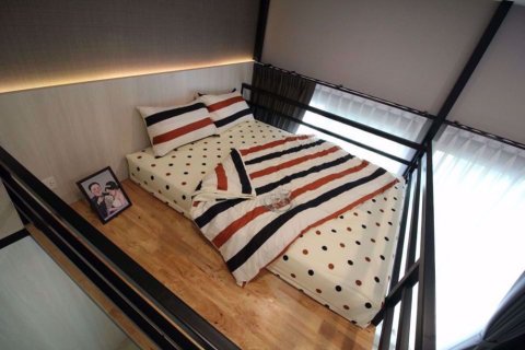 Dúplex de 1 dormitorio en Huai Khwang, Bangkok, Tailandia № 76601 - foto 4
