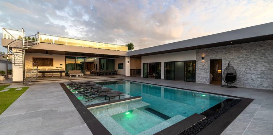 Chalet de 6 dormitorios en Pattaya, Tailandia № 124461