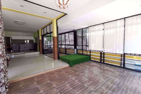 Casa de 3 dormitorios en Wang Thonglang, Bangkok, Tailandia № 76461 - foto 2