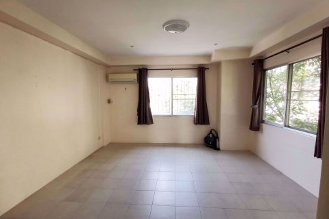 Casa de 3 dormitorios en Wang Thonglang, Bangkok, Tailandia № 76461 - foto 16