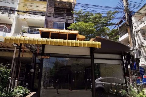 Casa de 3 dormitorios en Wang Thonglang, Bangkok, Tailandia № 76461 - foto 28