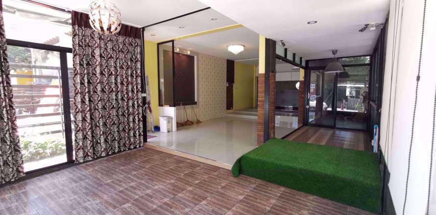 Casa de 3 dormitorios en Wang Thonglang, Bangkok, Tailandia № 76461