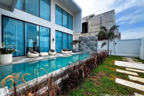 Casa de 3 dormitorios en Pattaya, Tailandia № 81832 - foto 2